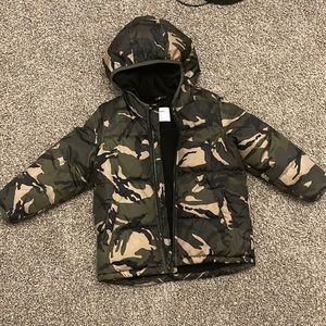 Old Navy Camo puffer coat size 5T